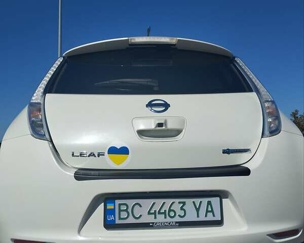 Белый Ниссан Лиф, объемом двигателя 0 л и пробегом 88 тыс. км за 7500 $, фото 1 на Automoto.ua