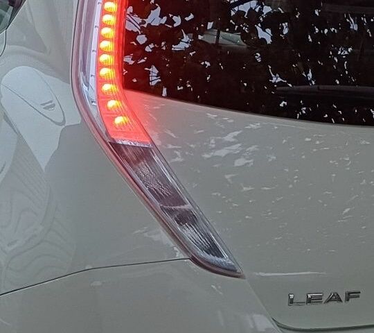 Белый Ниссан Лиф, объемом двигателя 0 л и пробегом 125 тыс. км за 5900 $, фото 10 на Automoto.ua