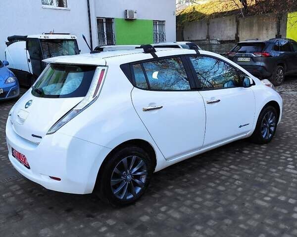 Белый Ниссан Лиф, объемом двигателя 0 л и пробегом 169 тыс. км за 5500 $, фото 2 на Automoto.ua