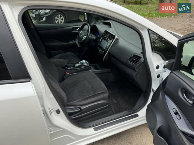 Белый Ниссан Лиф, объемом двигателя 0 л и пробегом 143 тыс. км за 5700 $, фото 13 на Automoto.ua