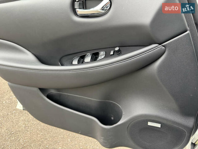 Белый Ниссан Лиф, объемом двигателя 0 л и пробегом 283 тыс. км за 5200 $, фото 9 на Automoto.ua