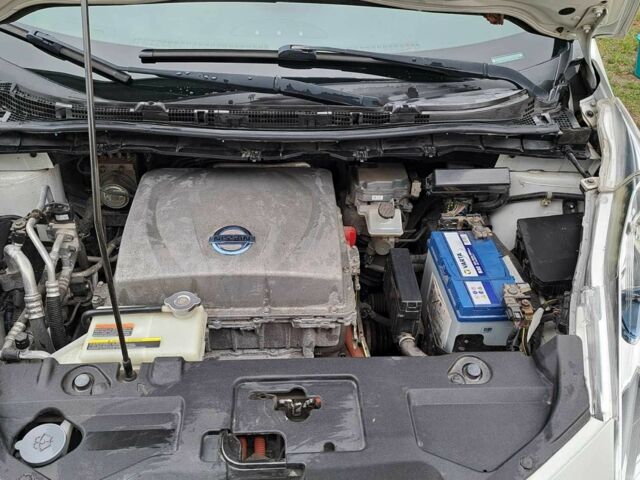 Белый Ниссан Лиф, объемом двигателя 0 л и пробегом 2 тыс. км за 5300 $, фото 2 на Automoto.ua