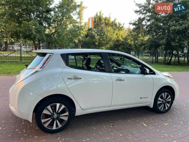 Белый Ниссан Лиф, объемом двигателя 0 л и пробегом 109 тыс. км за 7700 $, фото 7 на Automoto.ua