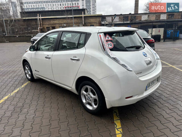 Белый Ниссан Лиф, объемом двигателя 0 л и пробегом 120 тыс. км за 7500 $, фото 7 на Automoto.ua