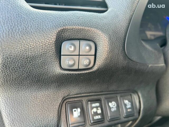 Белый Ниссан Лиф, объемом двигателя 1.5 л и пробегом 85 тыс. км за 6490 $, фото 26 на Automoto.ua