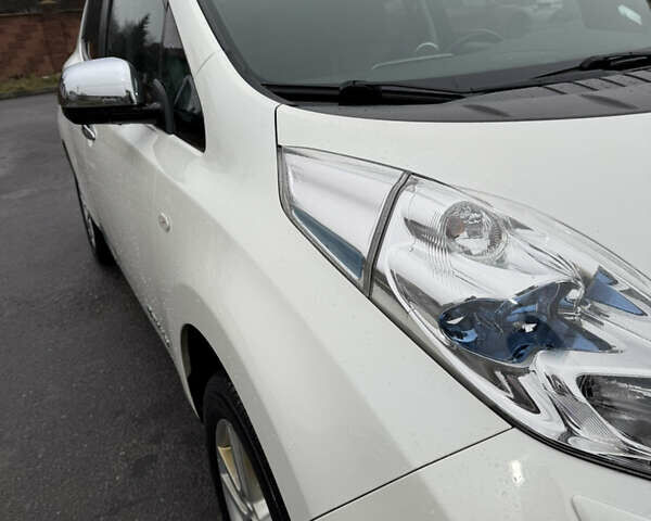 Белый Ниссан Лиф, объемом двигателя 0 л и пробегом 115 тыс. км за 6400 $, фото 6 на Automoto.ua