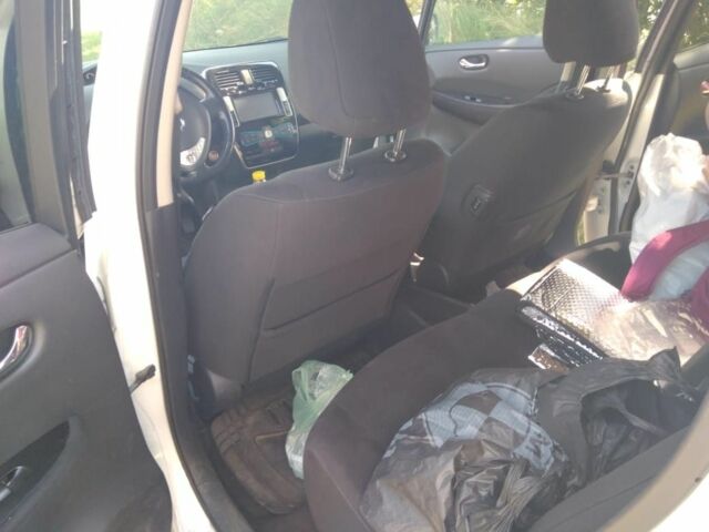 Белый Ниссан Лиф, объемом двигателя 0 л и пробегом 181 тыс. км за 7000 $, фото 7 на Automoto.ua