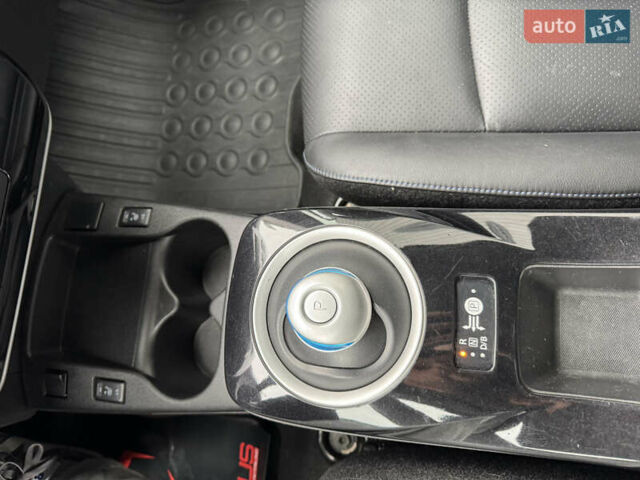 Белый Ниссан Лиф, объемом двигателя 0 л и пробегом 283 тыс. км за 5200 $, фото 14 на Automoto.ua