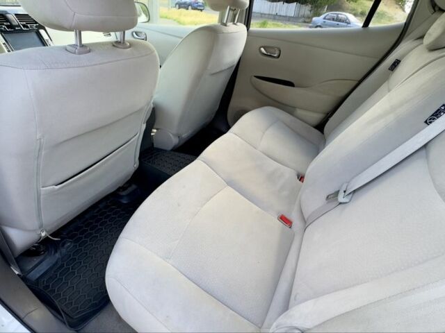 Белый Ниссан Лиф, объемом двигателя 0 л и пробегом 121 тыс. км за 6800 $, фото 3 на Automoto.ua