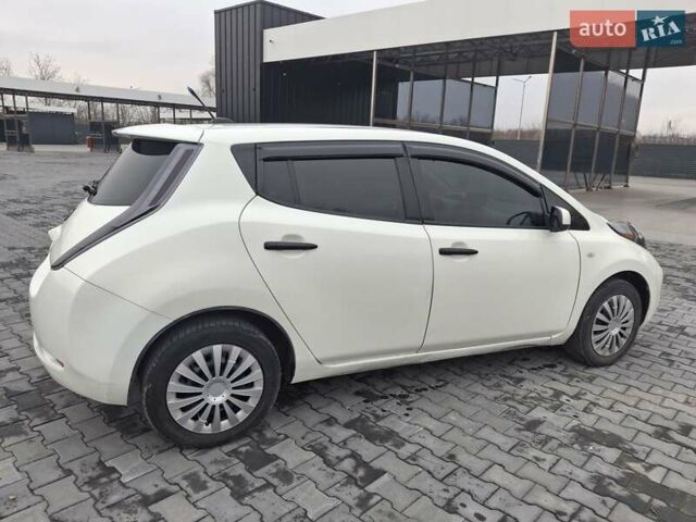Білий Ніссан Ліф, об'ємом двигуна 0 л та пробігом 190 тис. км за 5900 $, фото 10 на Automoto.ua