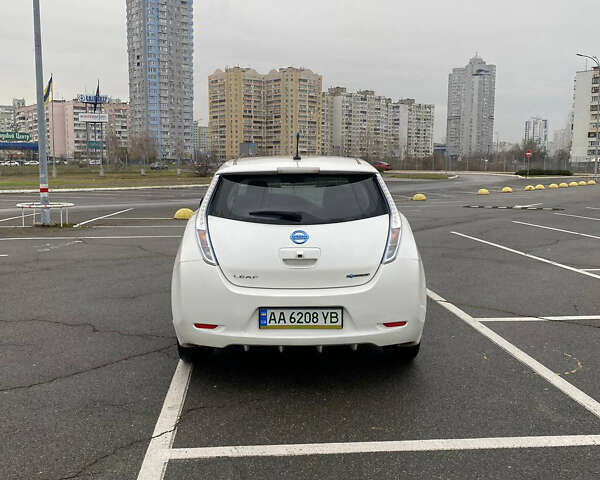 Белый Ниссан Лиф, объемом двигателя 0 л и пробегом 90 тыс. км за 6700 $, фото 3 на Automoto.ua