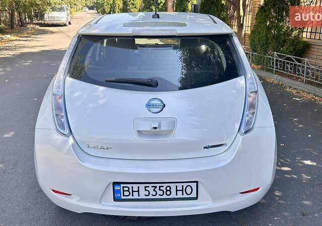 Білий Ніссан Ліф, об'ємом двигуна 0 л та пробігом 150 тис. км за 6800 $, фото 13 на Automoto.ua