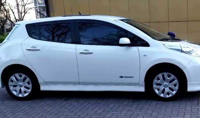 Белый Ниссан Лиф, объемом двигателя 0 л и пробегом 90 тыс. км за 6999 $, фото 3 на Automoto.ua