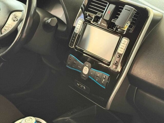 Белый Ниссан Лиф, объемом двигателя 0 л и пробегом 102 тыс. км за 6190 $, фото 20 на Automoto.ua