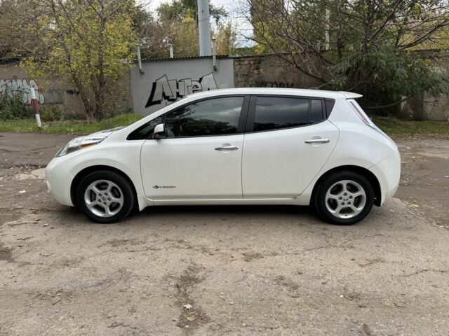 Белый Ниссан Лиф, объемом двигателя 0 л и пробегом 143 тыс. км за 5700 $, фото 7 на Automoto.ua