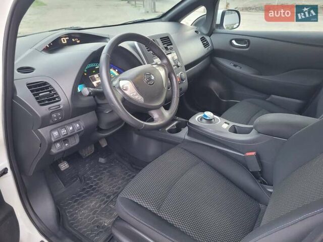 Белый Ниссан Лиф, объемом двигателя 0 л и пробегом 56 тыс. км за 7400 $, фото 2 на Automoto.ua