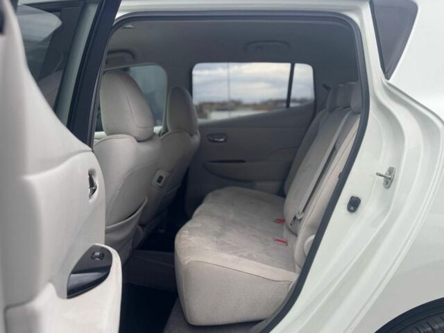 Білий Ніссан Ліф, об'ємом двигуна 0 л та пробігом 114 тис. км за 4900 $, фото 17 на Automoto.ua