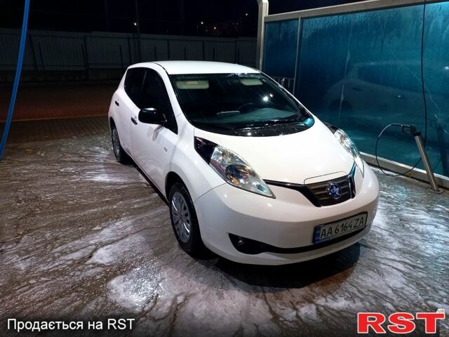 Белый Ниссан Лиф, объемом двигателя 0 л и пробегом 213 тыс. км за 5500 $, фото 2 на Automoto.ua