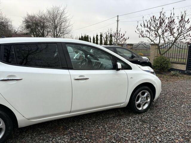 Белый Ниссан Лиф, объемом двигателя 0 л и пробегом 116 тыс. км за 6500 $, фото 6 на Automoto.ua