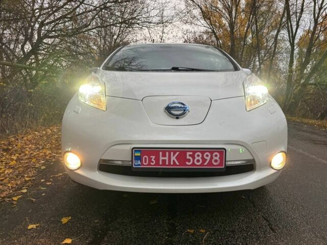 Белый Ниссан Лиф, объемом двигателя 0 л и пробегом 106 тыс. км за 8800 $, фото 2 на Automoto.ua