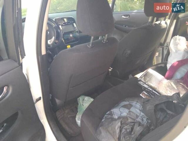 Белый Ниссан Лиф, объемом двигателя 0 л и пробегом 181 тыс. км за 6445 $, фото 11 на Automoto.ua