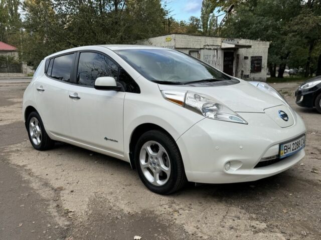 Белый Ниссан Лиф, объемом двигателя 0 л и пробегом 143 тыс. км за 5700 $, фото 3 на Automoto.ua