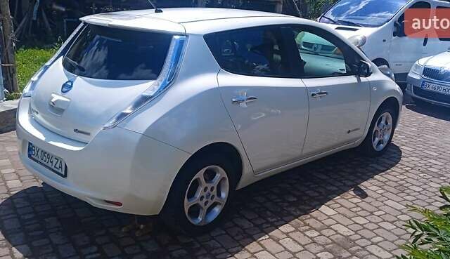 Белый Ниссан Лиф, объемом двигателя 0 л и пробегом 110 тыс. км за 6500 $, фото 5 на Automoto.ua