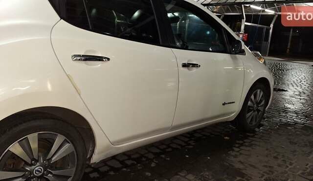 Білий Ніссан Ліф, об'ємом двигуна 0 л та пробігом 217 тис. км за 10500 $, фото 25 на Automoto.ua