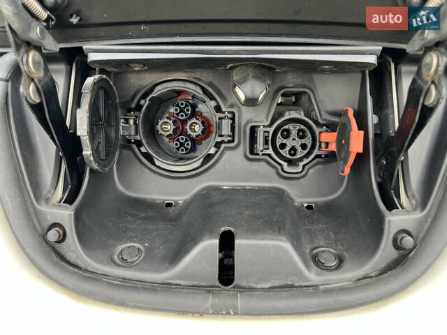 Белый Ниссан Лиф, объемом двигателя 0 л и пробегом 115 тыс. км за 4800 $, фото 9 на Automoto.ua