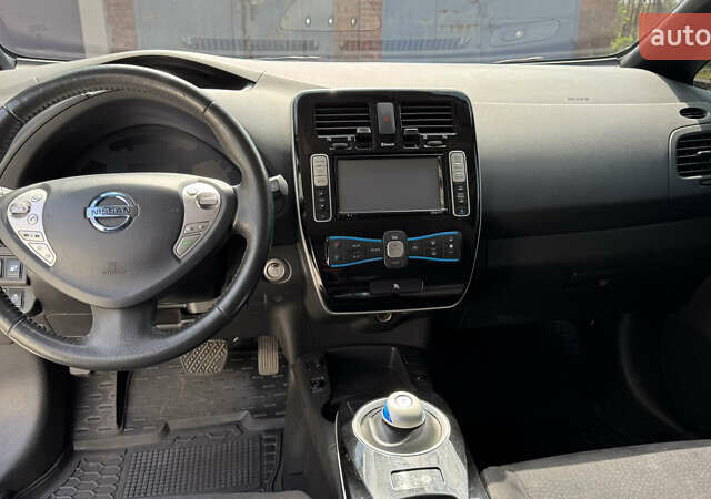 Білий Ніссан Ліф, об'ємом двигуна 0 л та пробігом 187 тис. км за 6300 $, фото 14 на Automoto.ua