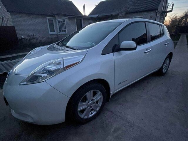 Белый Ниссан Лиф, объемом двигателя 0 л и пробегом 116 тыс. км за 5000 $, фото 19 на Automoto.ua