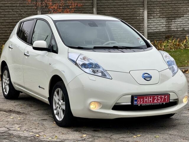 Белый Ниссан Лиф, объемом двигателя 0 л и пробегом 140 тыс. км за 4950 $, фото 4 на Automoto.ua