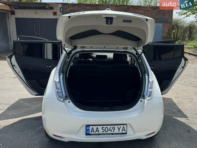Білий Ніссан Ліф, об'ємом двигуна 0 л та пробігом 187 тис. км за 6300 $, фото 19 на Automoto.ua