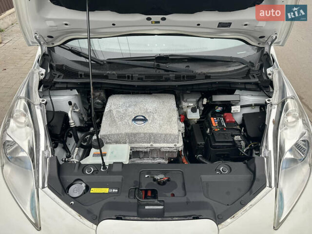 Білий Ніссан Ліф, об'ємом двигуна 0 л та пробігом 67 тис. км за 6999 $, фото 13 на Automoto.ua