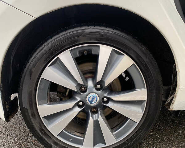 Белый Ниссан Лиф, объемом двигателя 0 л и пробегом 90 тыс. км за 6700 $, фото 6 на Automoto.ua