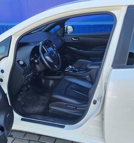 Белый Ниссан Лиф, объемом двигателя 0 л и пробегом 137 тыс. км за 6500 $, фото 38 на Automoto.ua