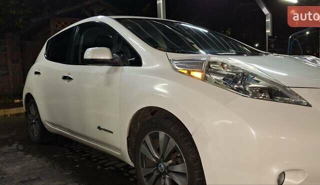 Білий Ніссан Ліф, об'ємом двигуна 0 л та пробігом 217 тис. км за 10500 $, фото 24 на Automoto.ua