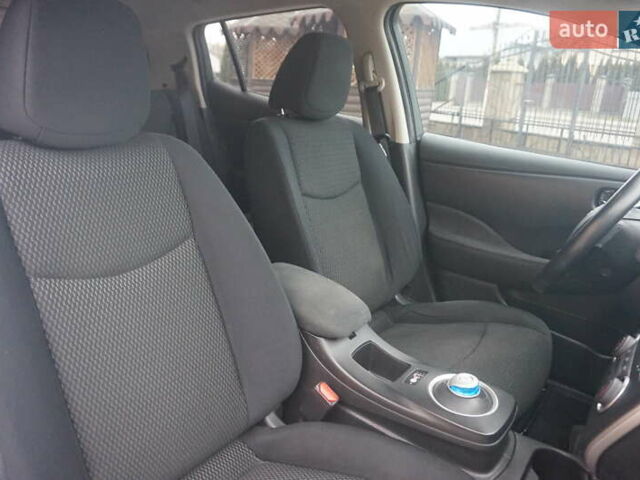 Білий Ніссан Ліф, об'ємом двигуна 0 л та пробігом 138 тис. км за 5888 $, фото 41 на Automoto.ua