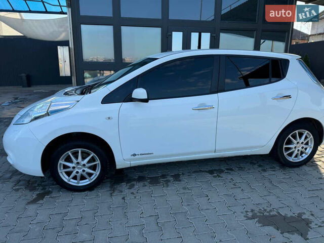 Белый Ниссан Лиф, объемом двигателя 0 л и пробегом 240 тыс. км за 5500 $, фото 2 на Automoto.ua