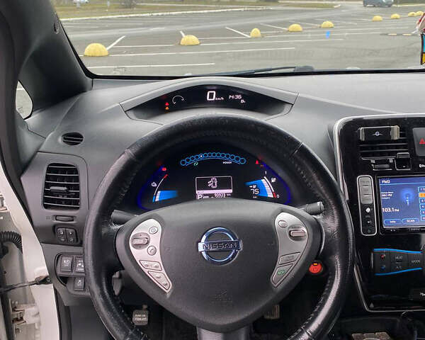 Белый Ниссан Лиф, объемом двигателя 0 л и пробегом 90 тыс. км за 6700 $, фото 11 на Automoto.ua