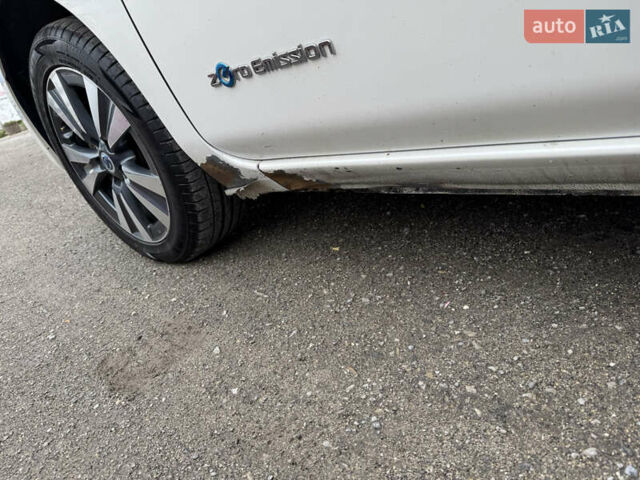 Белый Ниссан Лиф, объемом двигателя 0 л и пробегом 283 тыс. км за 5200 $, фото 17 на Automoto.ua