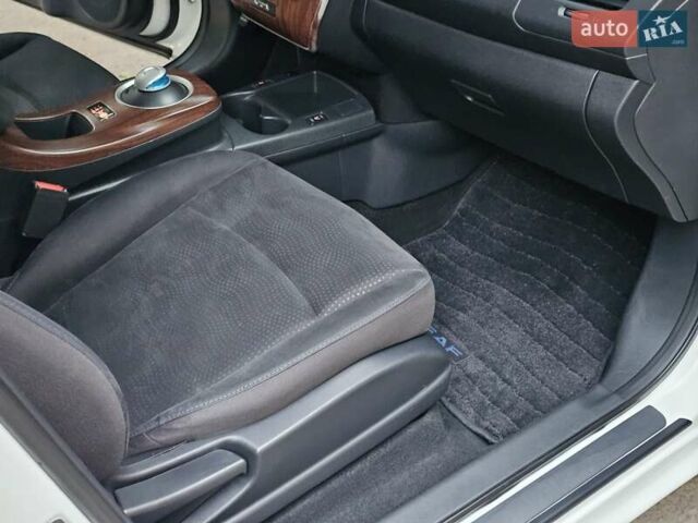 Белый Ниссан Лиф, объемом двигателя 0 л и пробегом 88 тыс. км за 7900 $, фото 6 на Automoto.ua