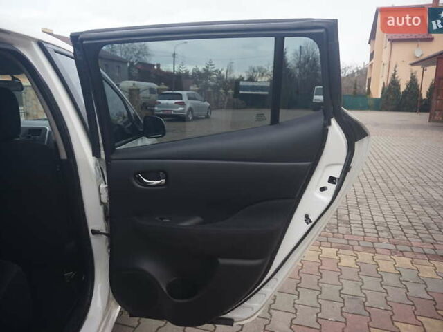 Білий Ніссан Ліф, об'ємом двигуна 0 л та пробігом 138 тис. км за 5888 $, фото 43 на Automoto.ua