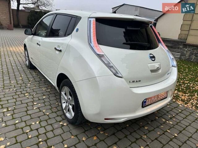 Белый Ниссан Лиф, объемом двигателя 0 л и пробегом 132 тыс. км за 5300 $, фото 6 на Automoto.ua