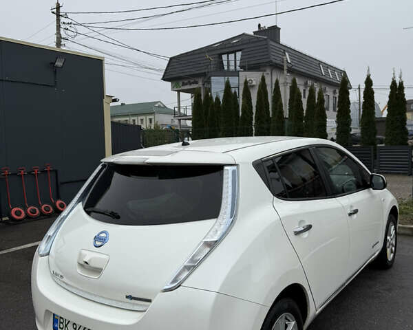 Белый Ниссан Лиф, объемом двигателя 0 л и пробегом 115 тыс. км за 6400 $, фото 4 на Automoto.ua