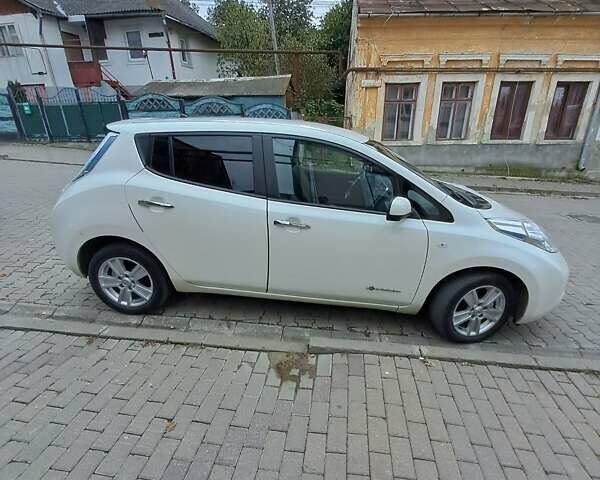 Белый Ниссан Лиф, объемом двигателя 0 л и пробегом 167 тыс. км за 6200 $, фото 2 на Automoto.ua