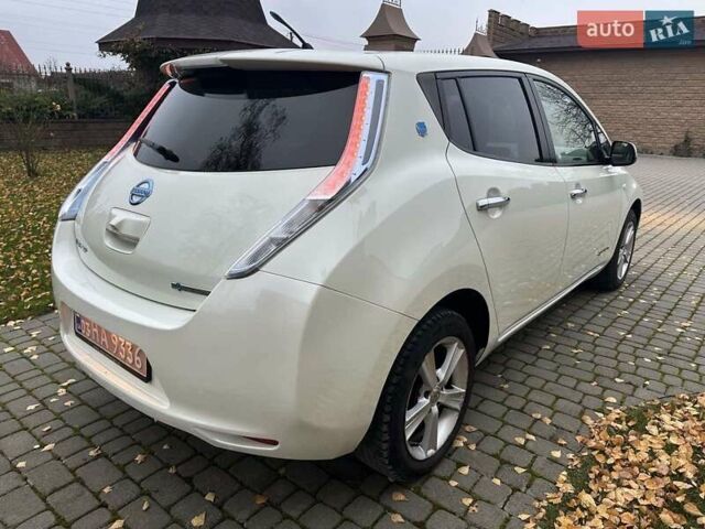 Белый Ниссан Лиф, объемом двигателя 0 л и пробегом 132 тыс. км за 5300 $, фото 7 на Automoto.ua