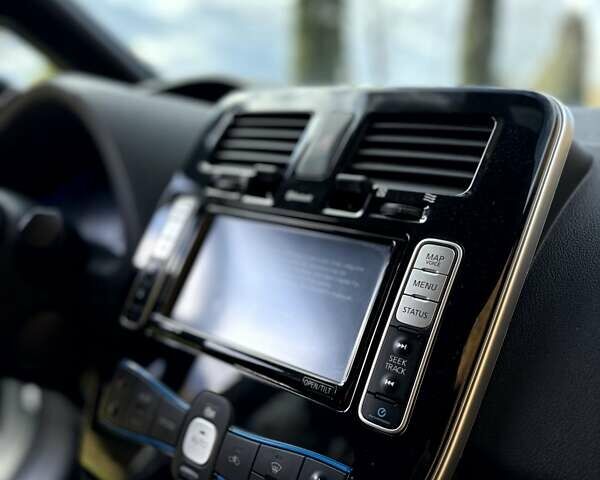 Белый Ниссан Лиф, объемом двигателя 0 л и пробегом 155 тыс. км за 5555 $, фото 12 на Automoto.ua