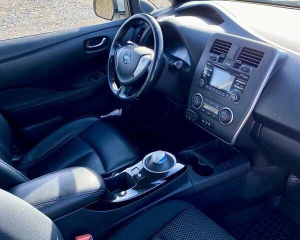 Белый Ниссан Лиф, объемом двигателя 0 л и пробегом 160 тыс. км за 6499 $, фото 5 на Automoto.ua