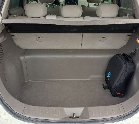 Белый Ниссан Лиф, объемом двигателя 0 л и пробегом 125 тыс. км за 5900 $, фото 12 на Automoto.ua